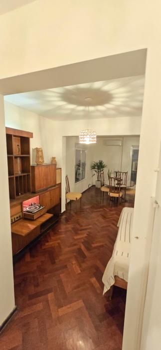 Antiguo departamento interno en el centro de Mendoza
