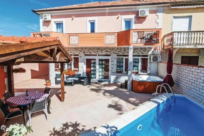 Holiday house with a swimming pool Zadar - 25271