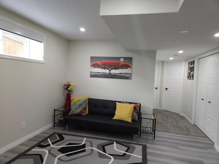 Delightful Escape Near YYC - Cozy Calgary Getaway