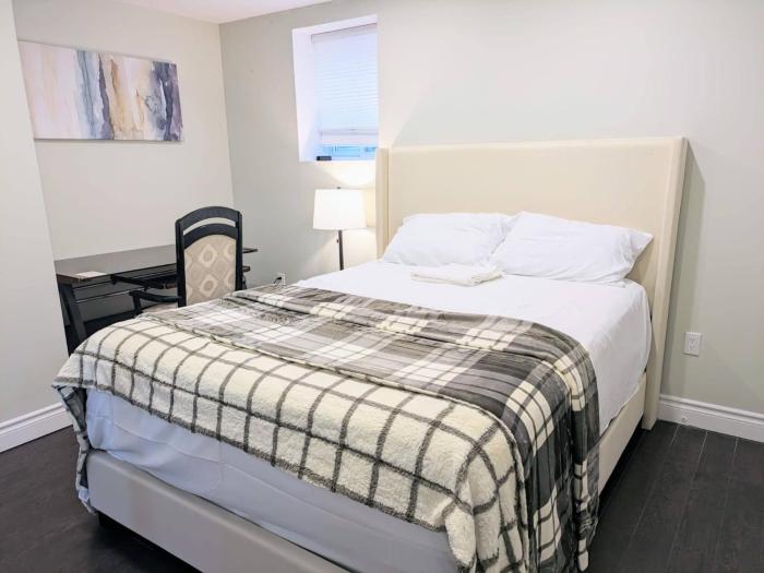 Cozy Private Room with Ensuite Bathroom in Brampton