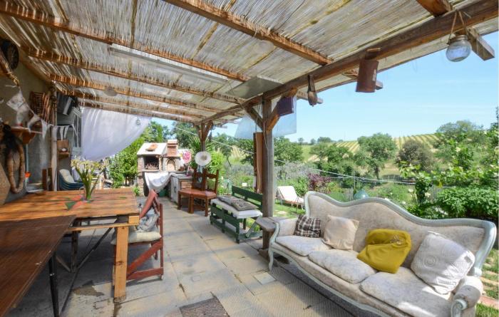 Awesome Apartment In Volpaio