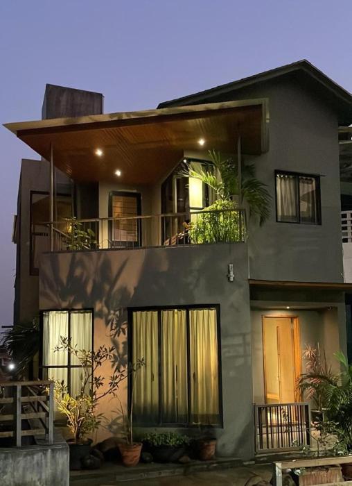 Manas Villa