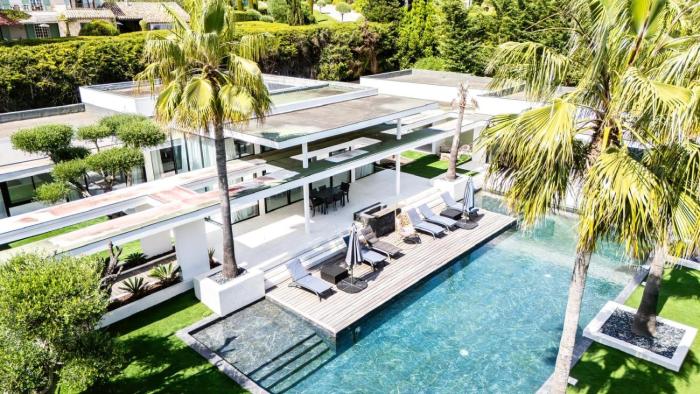 Californian Villa With 2 Pools In Mougins