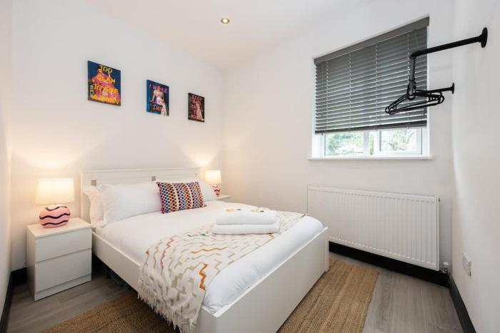 Stylish Didsbury Apartment - Walk to Train Station
