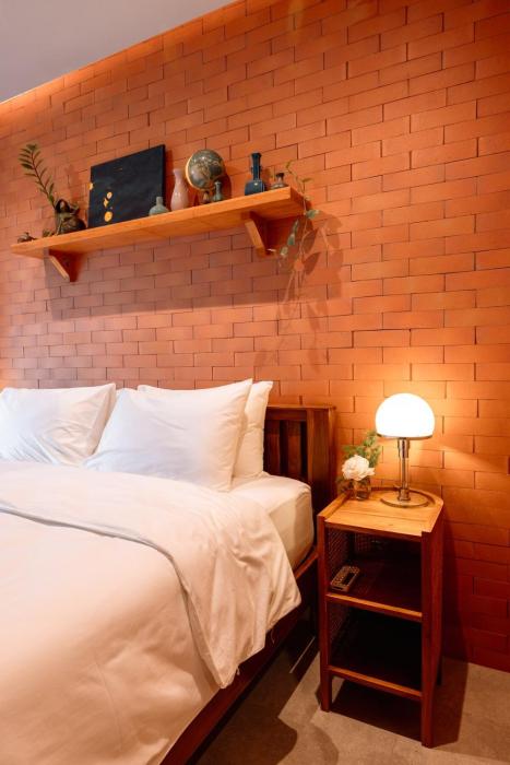 Easterly Room 01