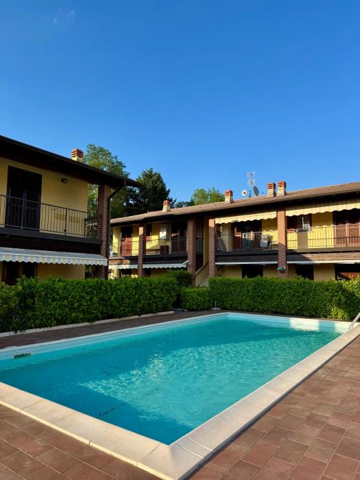 Appartamento con Piscina a due passi dal Lago
