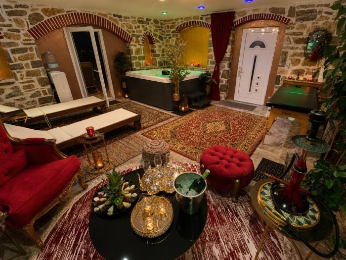 Eleni De Lux - Indoor Jacuzzi Residence in Lydia