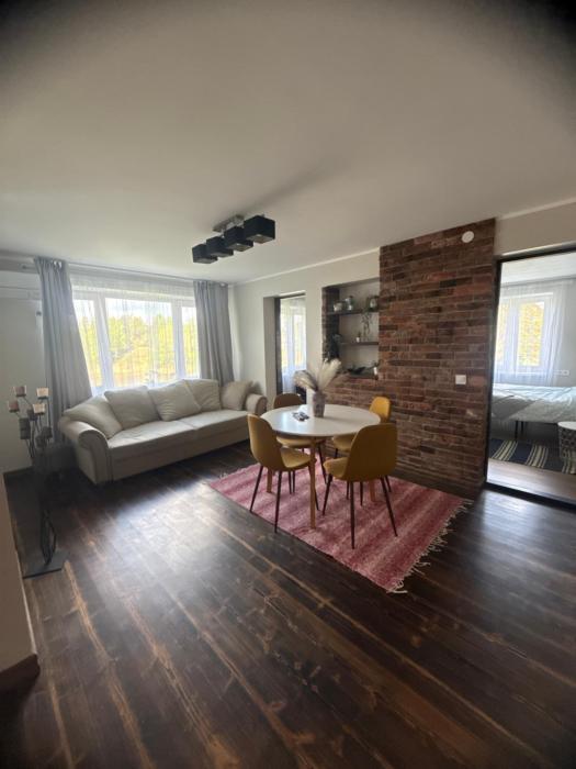 Hubane korter järve kaldal