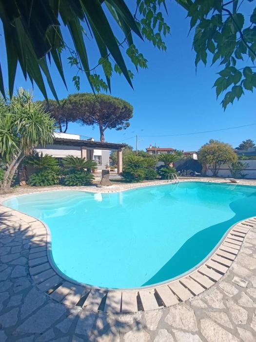 villa con piscina privata vicino al mare