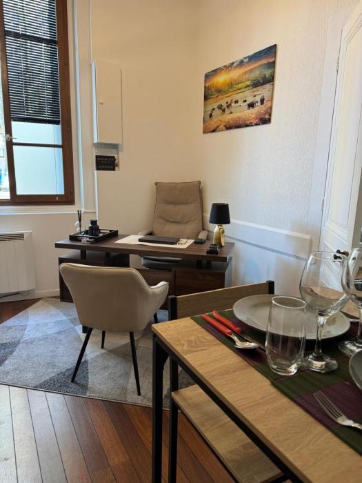 Quiet apartment in Tassin Parking Lyon bus