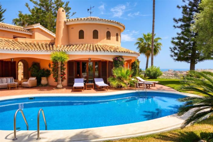 3163 Luxury Mediterranean Villa with Private Pool
