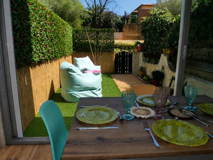 Studio climatisé avec jardin privatif et parking