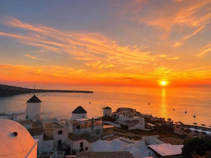 Evilio Houses Oia Santorini