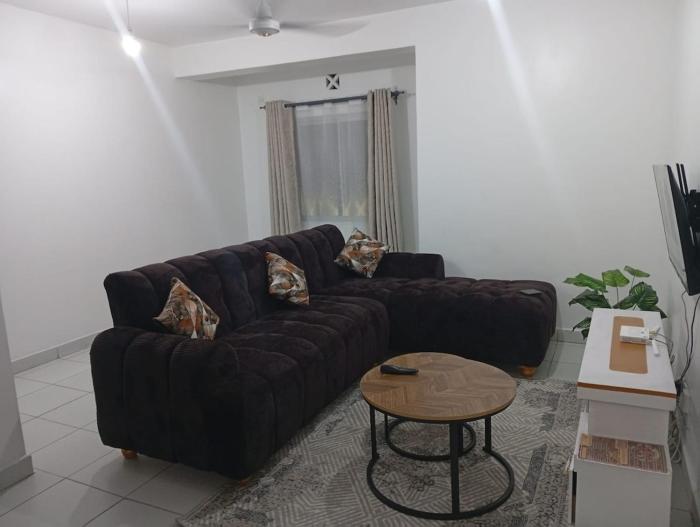 Aura luxe stays stylish 1 bedroom in town