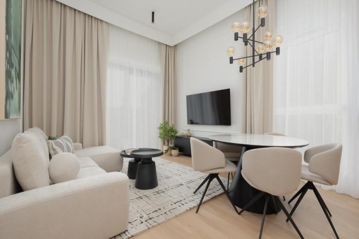 Spacious Apartment with 3 Bedrooms, Garden and Parking by Renters Prestige