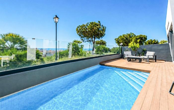 Cozy Home In Torre Del Mar