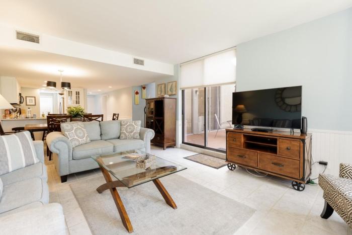 Stunning 3 BR Oceanfront Retreat at 221 Shorewood