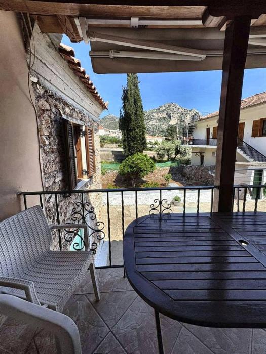 Leos Traditional Holiday House