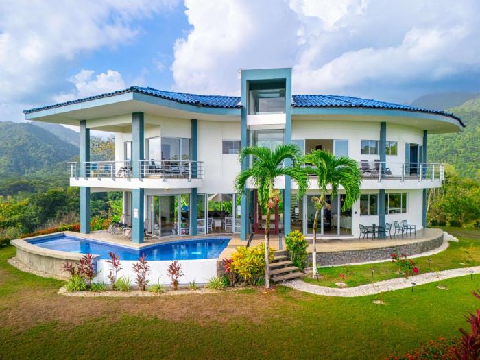 Privacy-Panoramic views-Large Pool-Mountain top