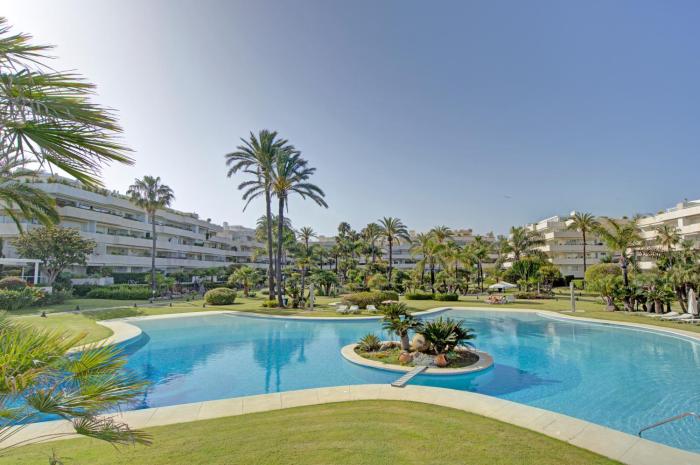 Beachfront Luxury Apartment with Private Pool