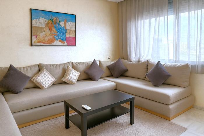 Apartment in downtown Corniche-Hilton & TGV station