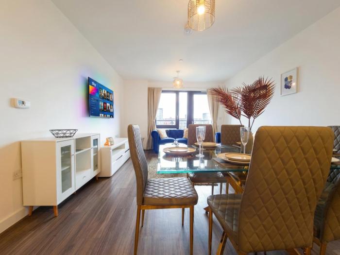 Stylish 3 Bed 2 Bath Quick Tubes to City & Wembley