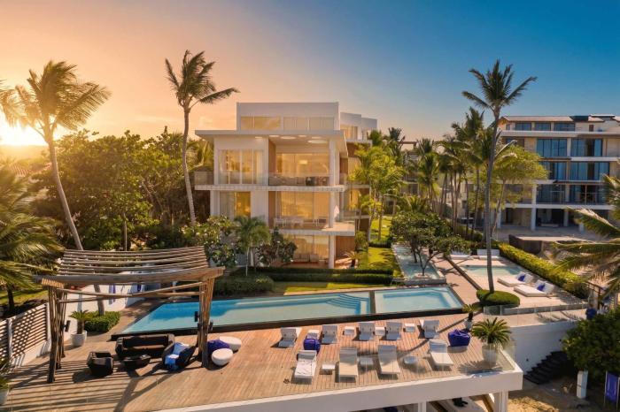 Luxury 3BR Beachfront Private Pool Ultravioleta