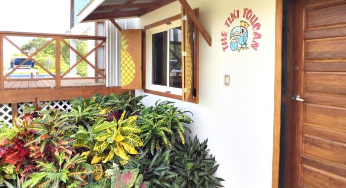 Tropical 1BR Suite with Pool Access - Flying Pig
