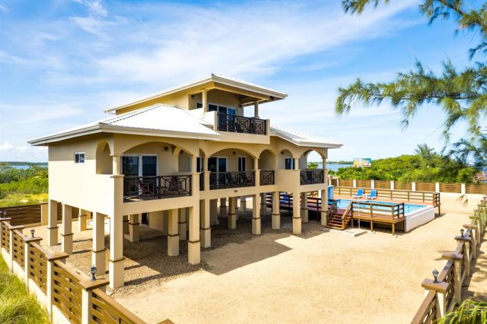 Elegant Beachfront Villa Pool & Beach Family Fun