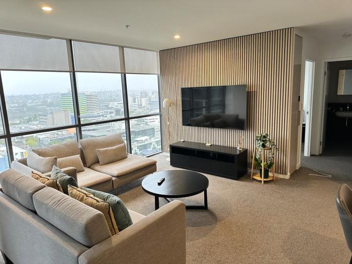 2BR Apt w pool and Parking Near Suncorp Riverview