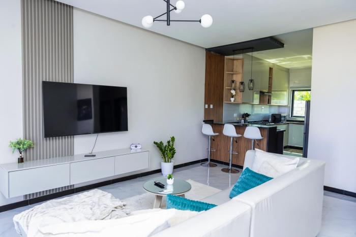 Luxury-1BR Near-Airport-Backup Power-Fast WI-FI