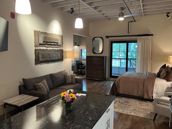 Downtown Suite with Balcony