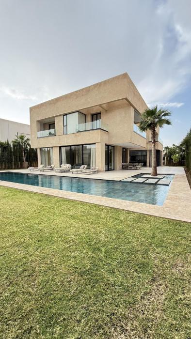 Modern Villa in Marrakesh - 5 Suites & Pool