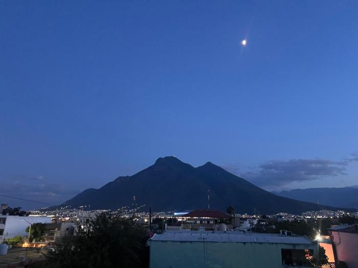 Beautiful View of El Cerro & Short Walk to Stadium