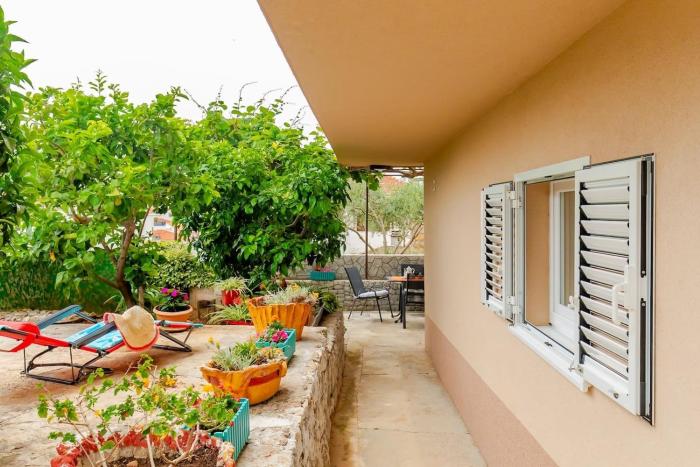 Apartments with parking space Okrug Gornji, Ciovo - 25683