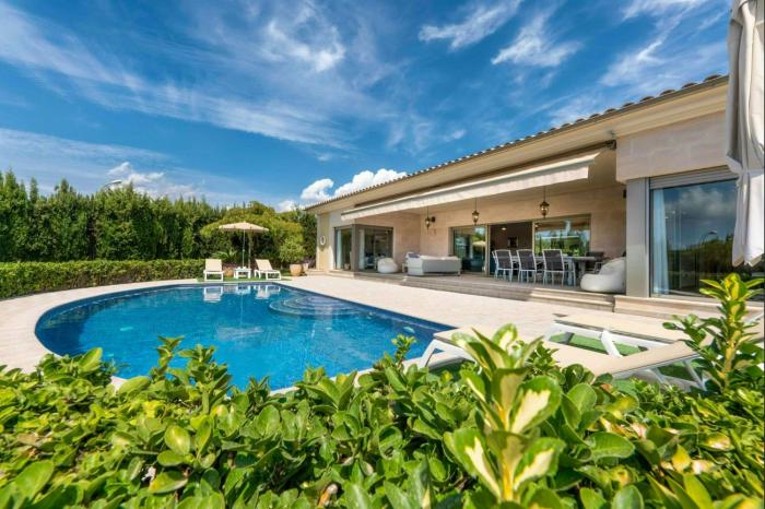 Contemporary Villa Near Palma De Mallorca