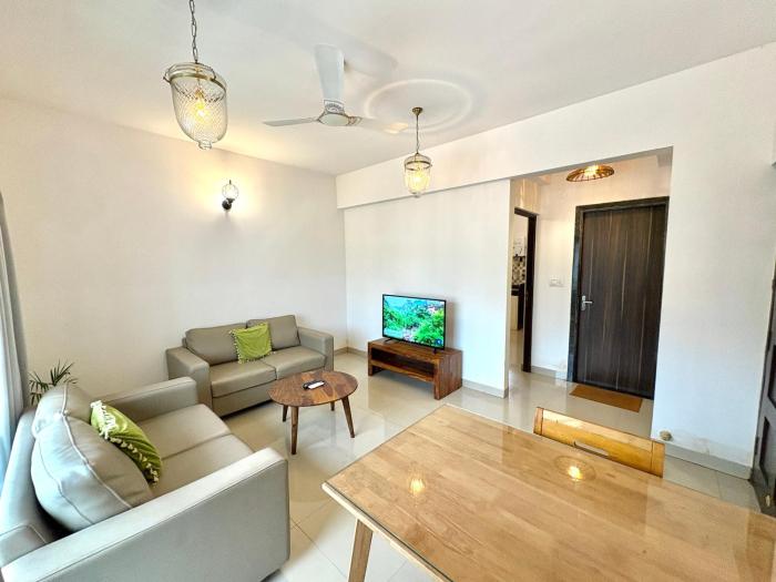 Cozy Assagao 1BHK Apartment with Pool, WiFi & Near Hotspots