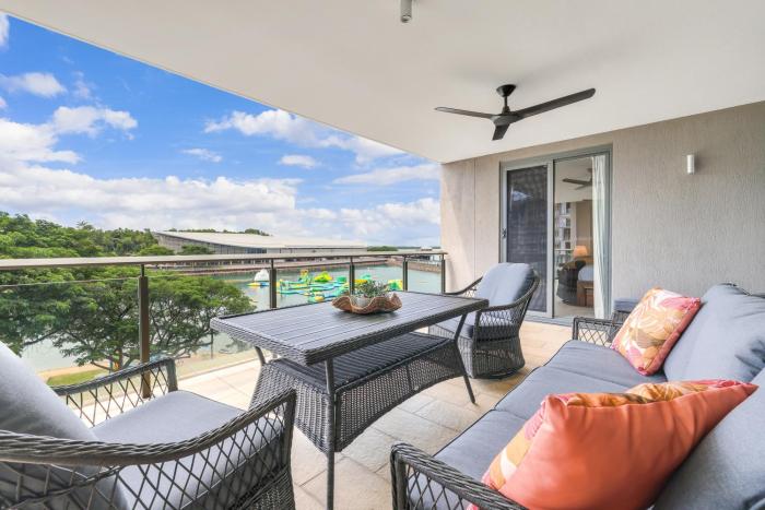 Waterfront Aqua Suite Water Views, Sleeps 5