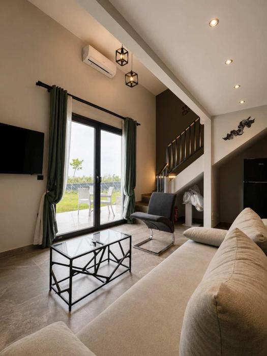 Epanomi Suites - Modern Living with Garden Retreat