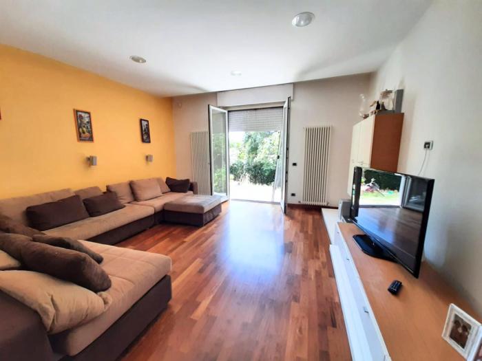 S351 - Sirolo, elegante quadrilocale con giardino in centro