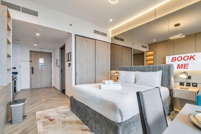 Free housekeeping visits during your stay - StayShort - Scenic Studio in Business Bay Sleeps 2 with Burj Views