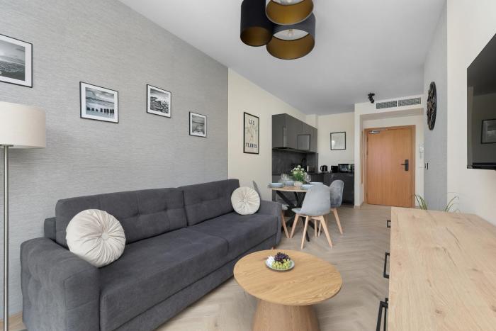 Klimatyzowane Apartamenty Art Lake w Mielnie z Parkingiem i Basenem by Noclegi Renters