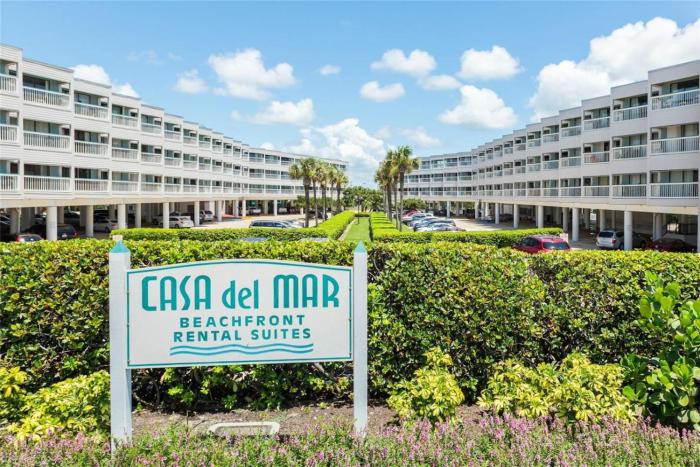 Wonderful Beach front 1-bedroom condo sleeps 4