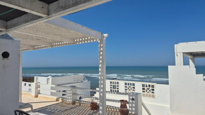 DIALI, Casa con patio y azotea con vistas al mar en la medina de Asilah