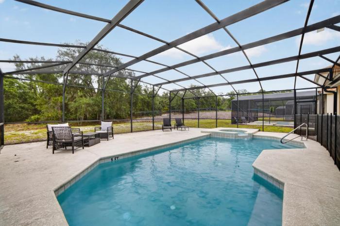 6BR Davenport Oasis for 12 Pool, Spa & Games home