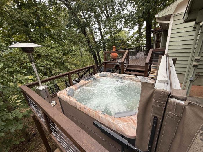 Cozy Beaver Lake Getaway