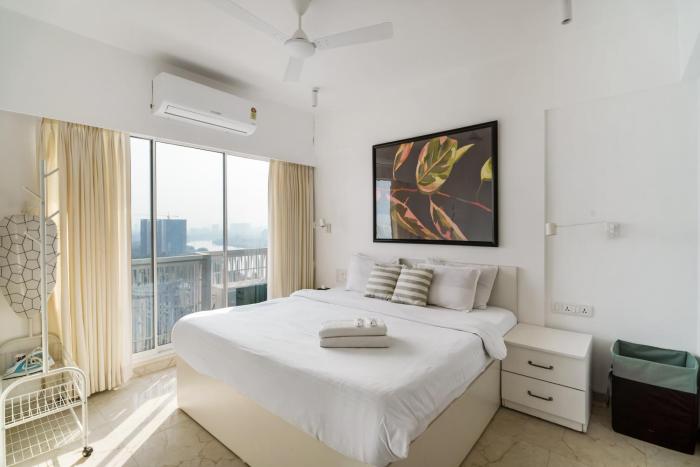 Anya 2BHK near BKC by Square One Stays