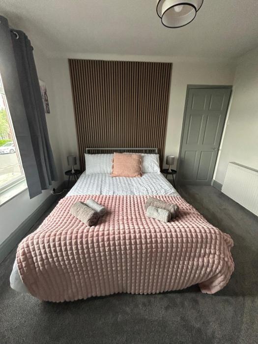 Detached House Sleeps 5 with Garden and Parking
