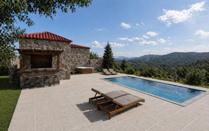 Villa Mainalis