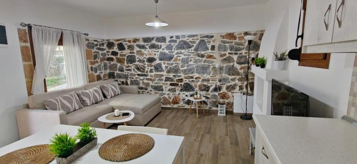 Antonis House Makri
